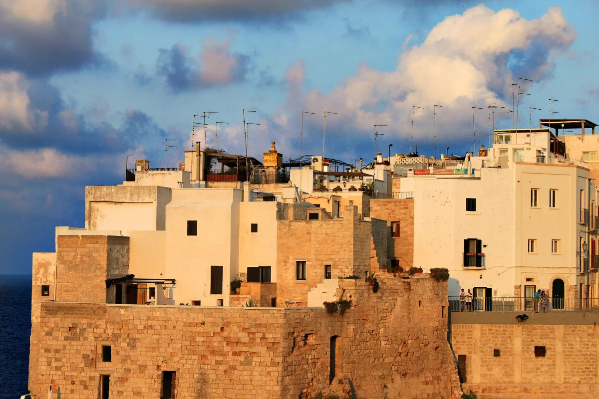 Dove mangiare a Polignano a Mare spendendo poco: indirizzi economici e veri